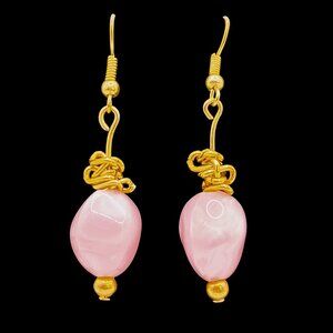 VTG Handmade Gold Tone Freshwater Pearl Dangle Drop Earring Pink Dyed Soft Girl